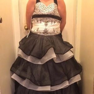 Pre Owned Tiffany Prom Dress Size 4